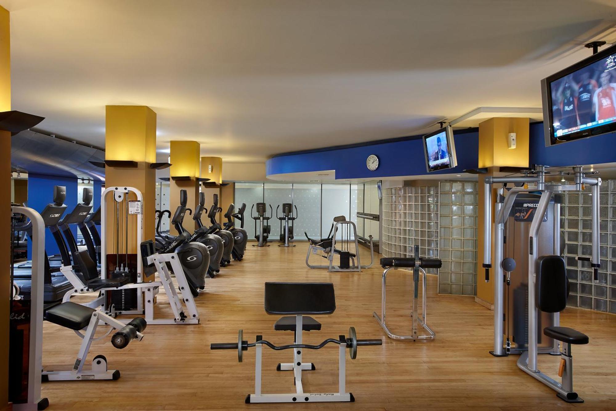 فندق سينامون ليكسايد كولمبو المظهر الخارجي الصورة The gym at the hotel