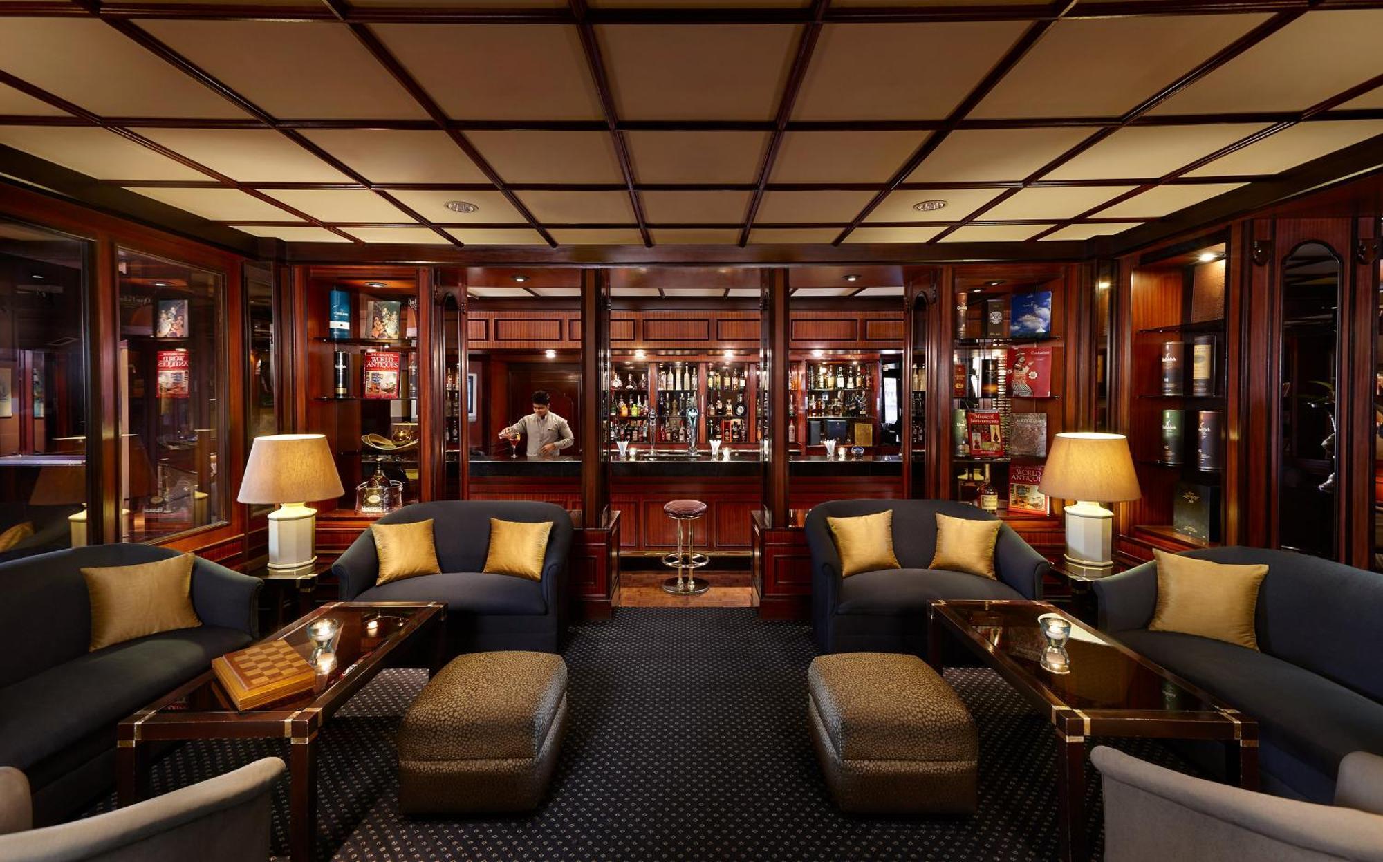 فندق سينامون ليكسايد كولمبو المظهر الخارجي الصورة The bar at the St. Regis