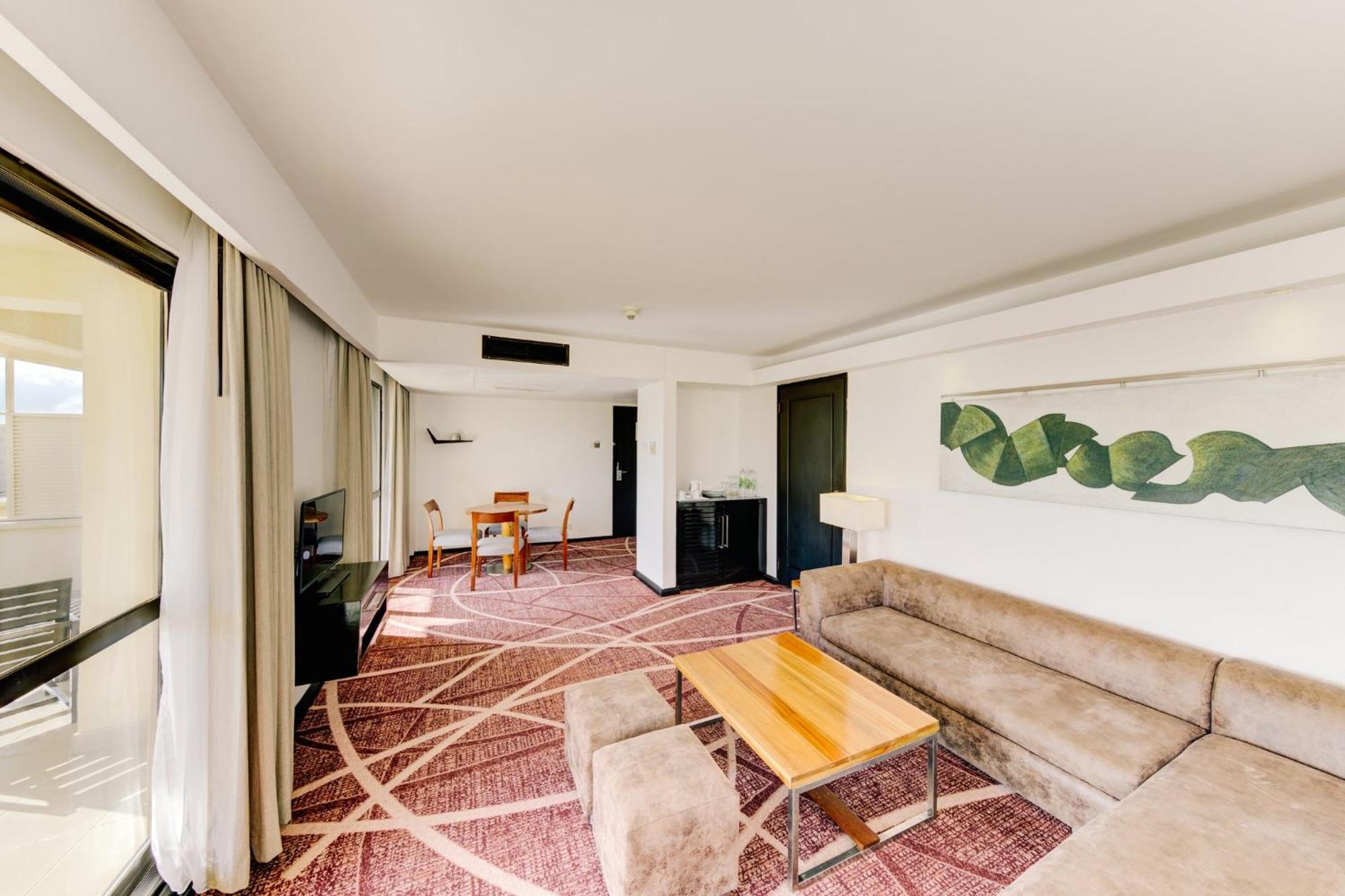 فندق سينامون ليكسايد كولمبو المظهر الخارجي الصورة A suite at the hotel