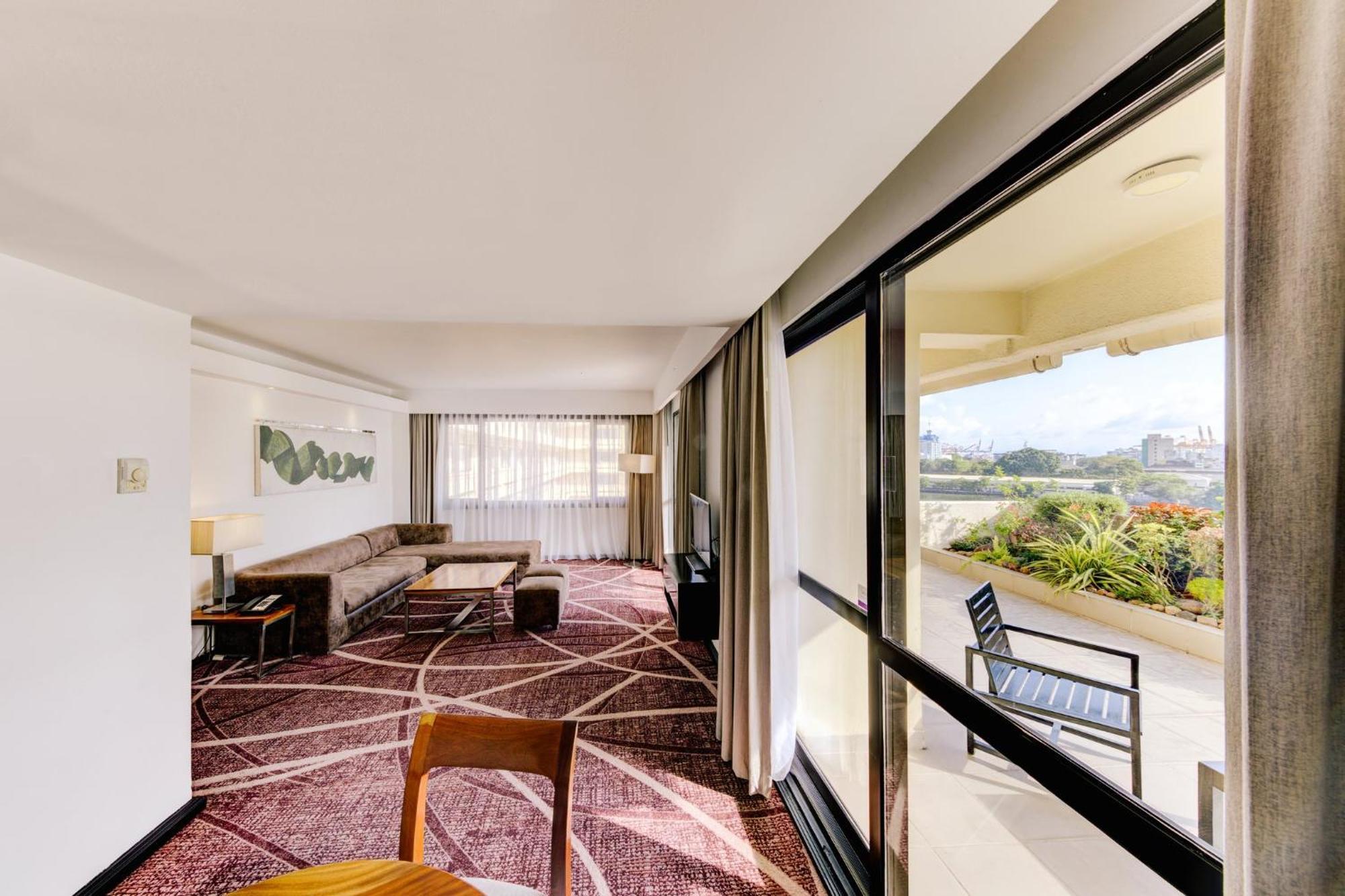 فندق سينامون ليكسايد كولمبو المظهر الخارجي الصورة A suite at the Hilton San Francisco