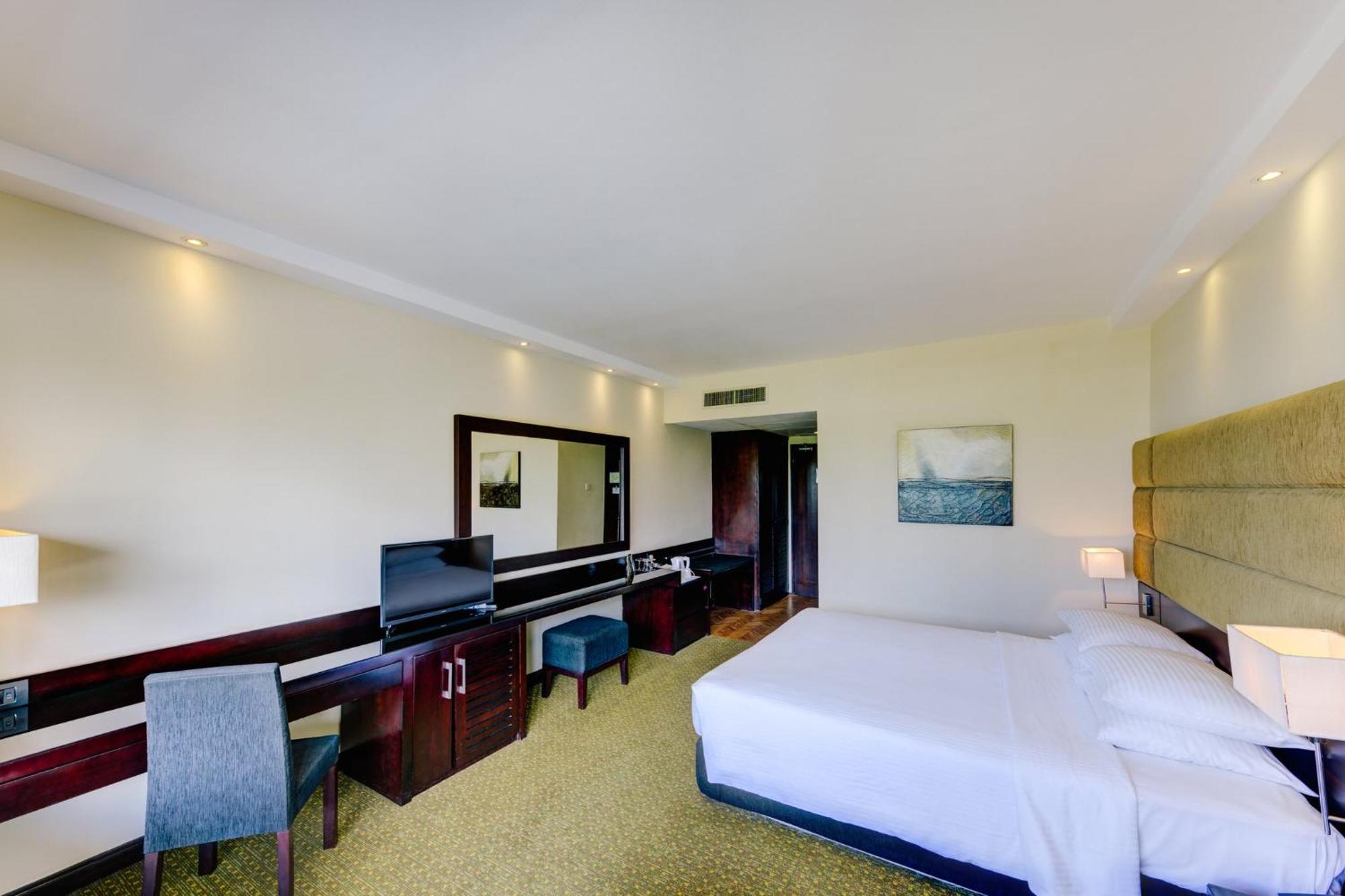 فندق سينامون ليكسايد كولمبو المظهر الخارجي الصورة A room at the hotel